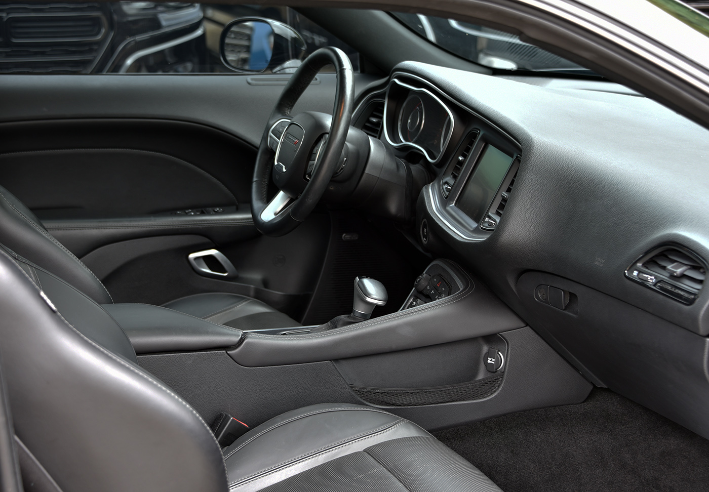 Dodge Challenger R/T Hemi V8 Interior